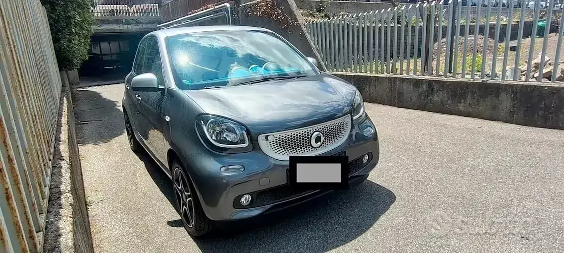 Usata Smart ForFour Passion 71 CV (52 kW) 2015 Grigio Utilitaria