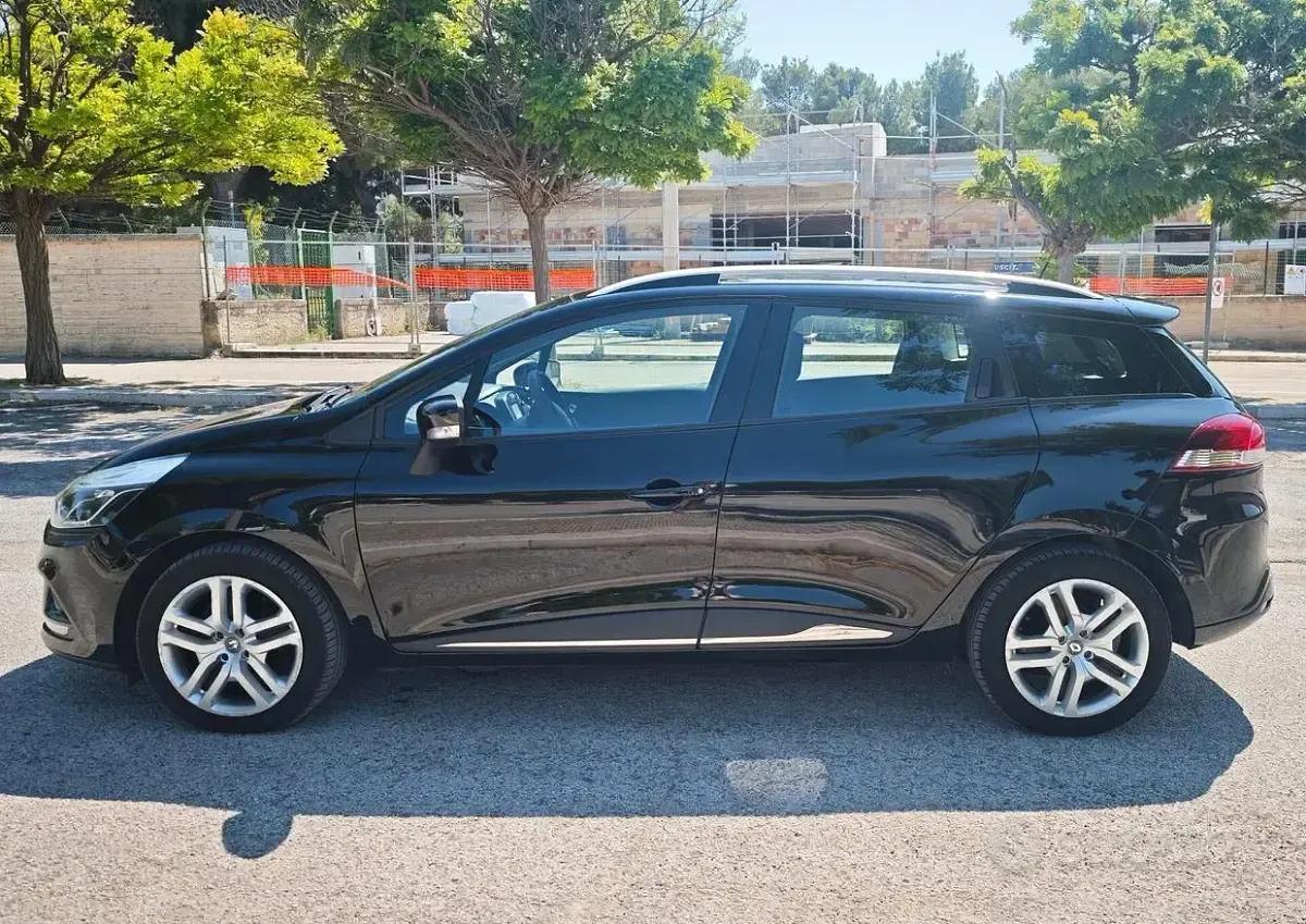 Usata Renault Clio GrandTour Zen 90 CV (66 kW) 2019 Nero Station wagon