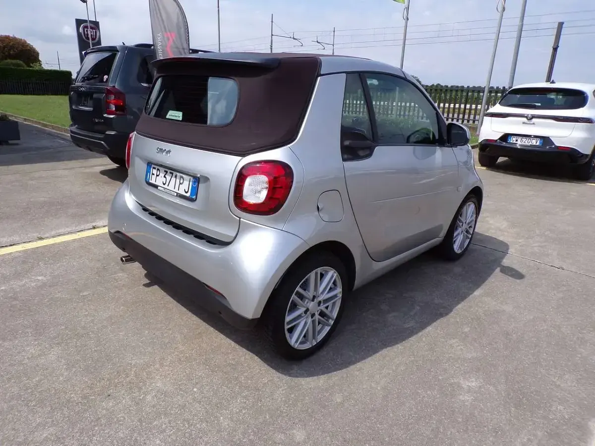 Usata Smart ForTwo Cabrio 90 CV (66 kW) 2018 Argento Cabrio