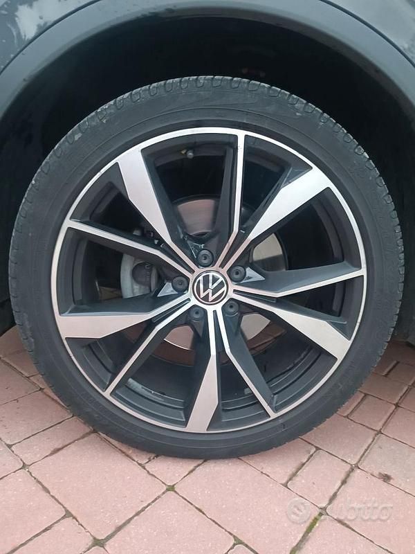 Usata VW Tiguan R-line 150 CV (110 kW) 2021 Grigio SUV