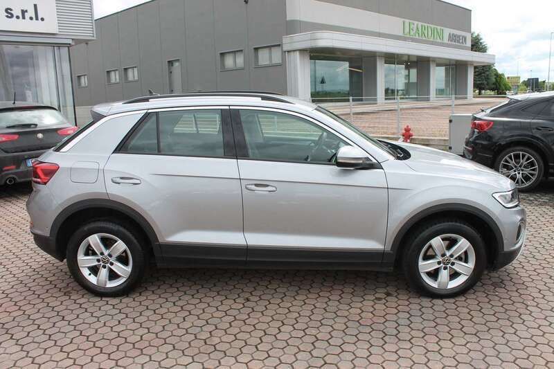 Usata VW T-Roc Life 116 CV (85 kW) 2022 Pyrit silver SUV