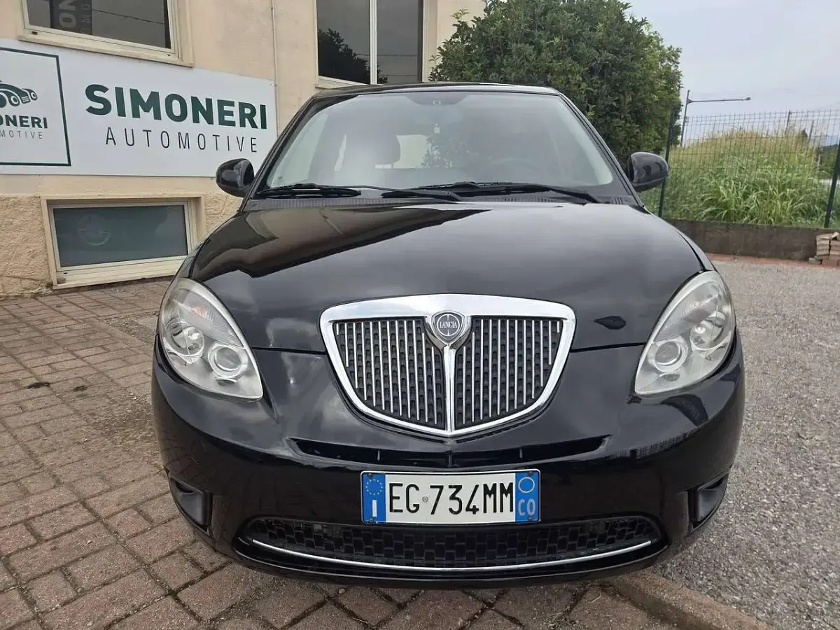 Usata Lancia Ypsilon 69 CV (50 kW) 2011 Nero Utilitaria
