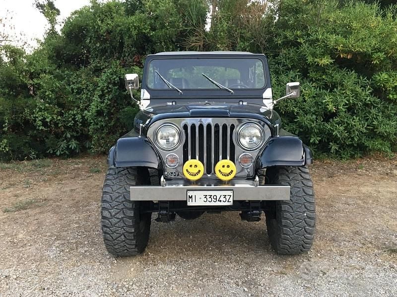 Używany Jeep CJ Laredo 1985 Czarny SUV