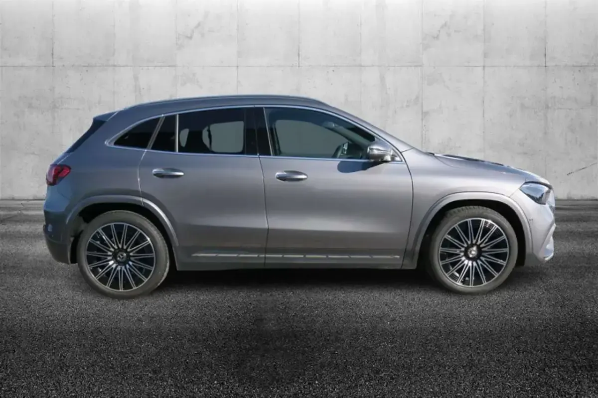 Usata Mercedes GLA220 AMG Line Premium 190 CV (139 kW) 2025 Grigio SUV