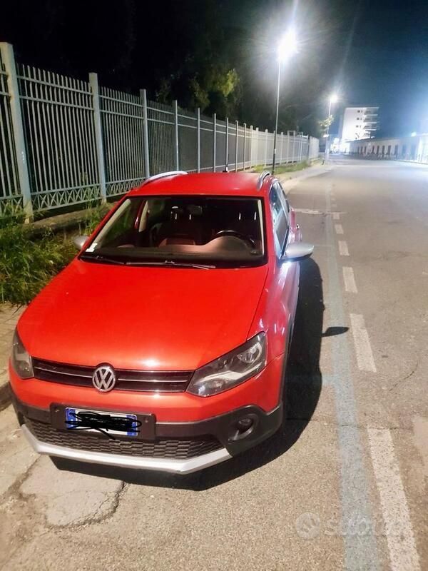 Rosso Usata 2012 VW Polo Cross Due volumi | 6500 € (Buon prezzo) - Immagine 1/4