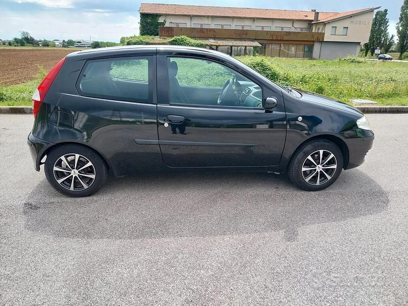 Usata Fiat Punto Active 60 CV (44 kW) 2007 Nero Utilitaria