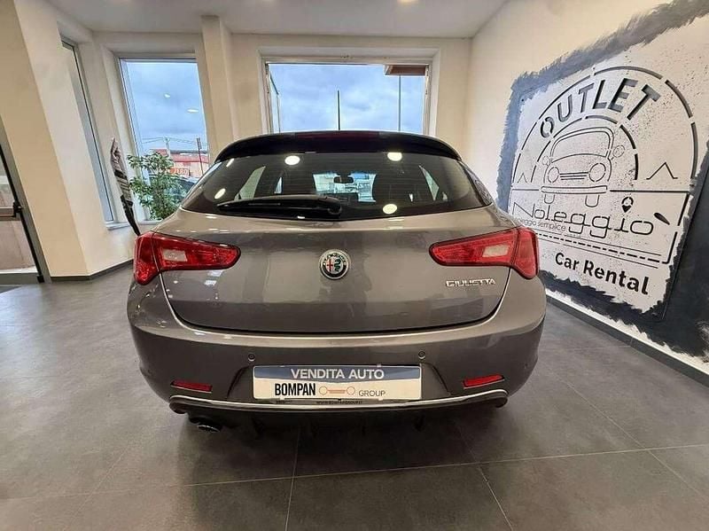 Usata Alfa Romeo Giulietta Super 120 CV (88 kW) 2019 Argento Utilitaria