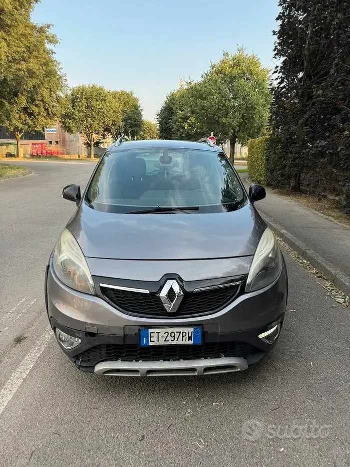 Usata Renault Scénic XMOD 110 CV (80 kW) 2014 Grigio Monovolume