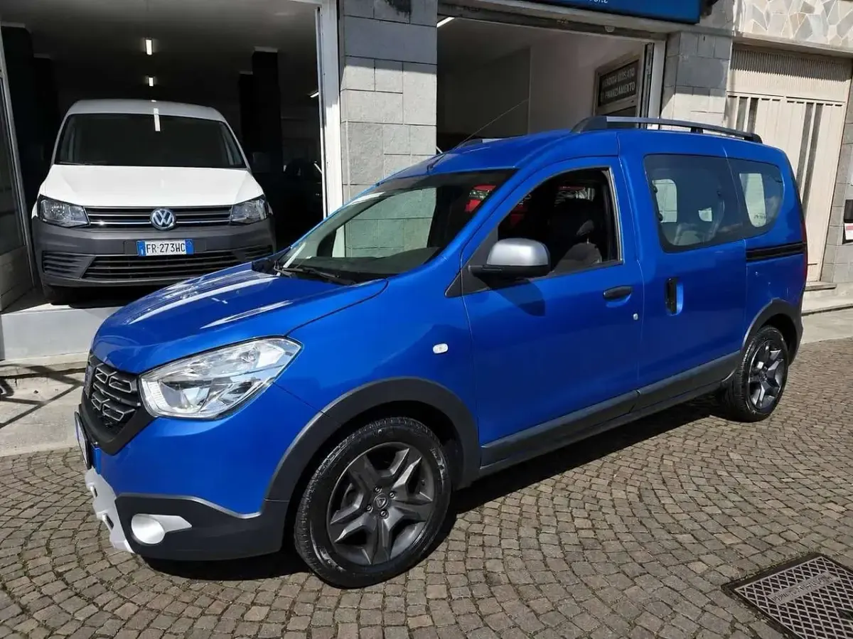 Usata Dacia Dokker Stepway 90 CV (66 kW) 2017 Blu/azzurro Monovolume