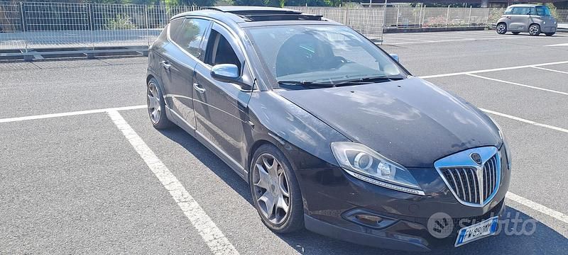 Usata Lancia Delta 120 CV (88 kW) 2010 Utilitaria
