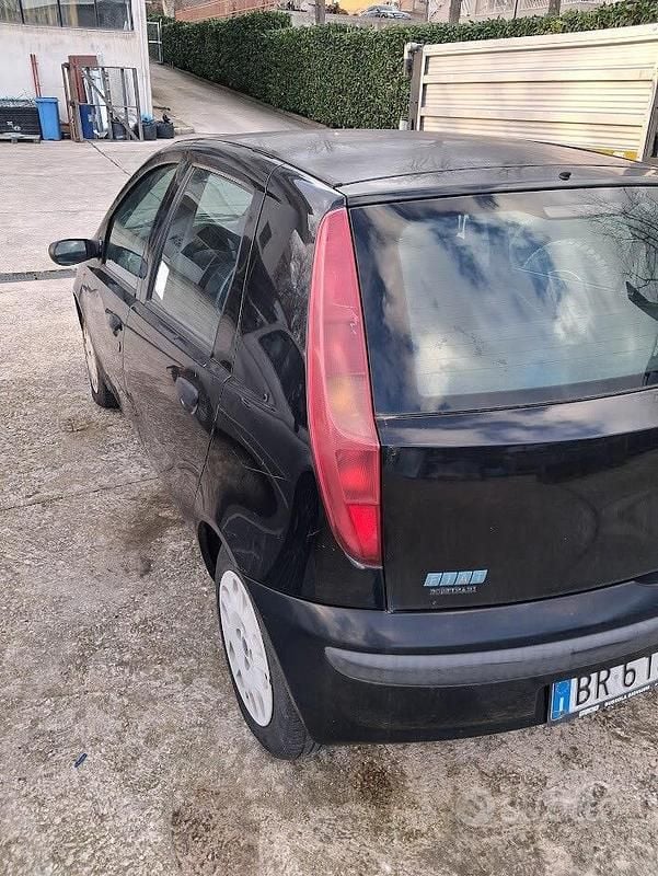 Usata Fiat Punto 59 CV (43 kW) 2001 Nero Utilitaria
