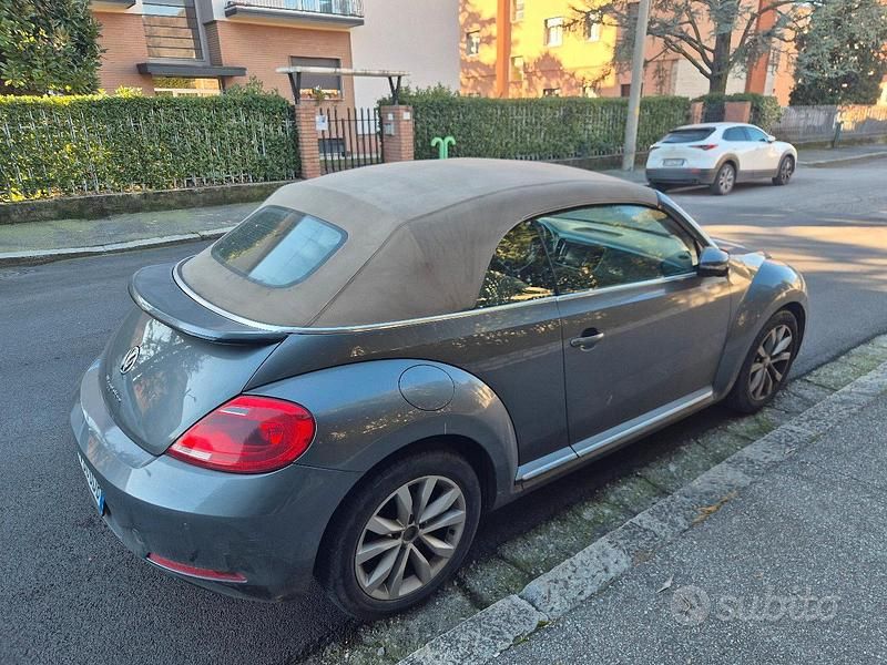 Usata VW Beetle Cabriolet 2015 Grigio Cabrio