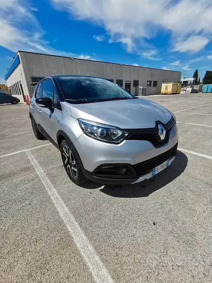 Usata Renault Captur Intens 90 CV (66 kW) 2016 Grigio SUV