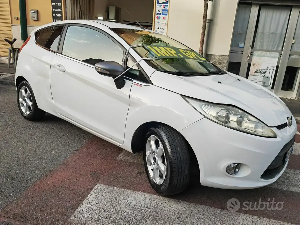 Usata Ford Fiesta Titanium 97 CV (71 kW) 2009 Bianco Berlina