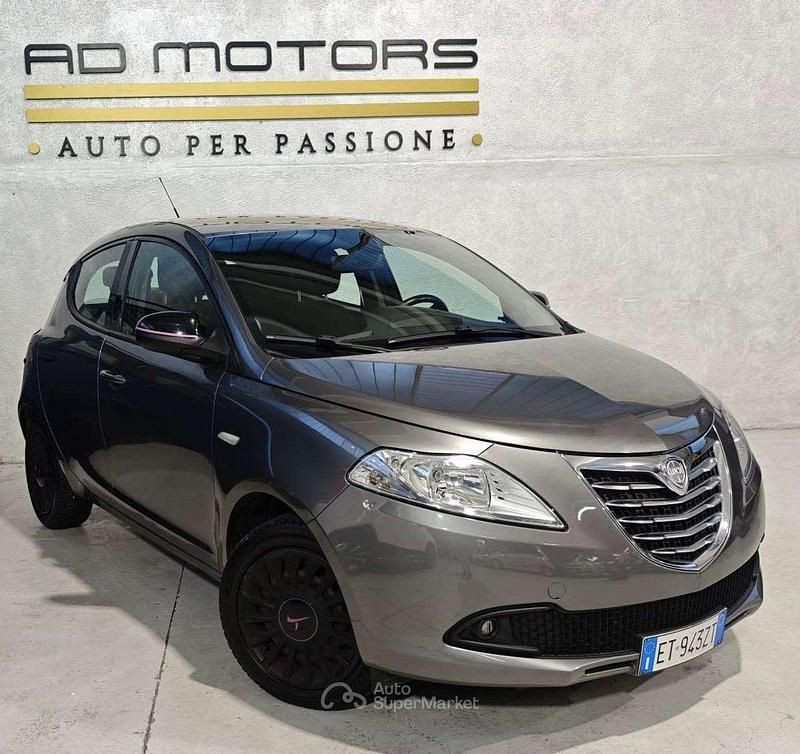Usata Lancia Ypsilon 69 CV (50 kW) 2014 Grigio Utilitaria
