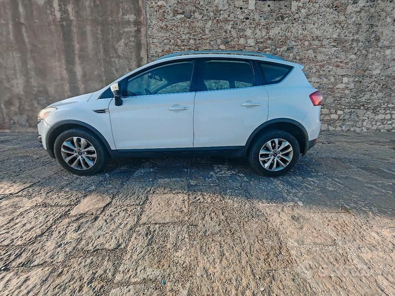 Usata Ford Kuga 163 CV (119 kW) 2011 Bianco SUV