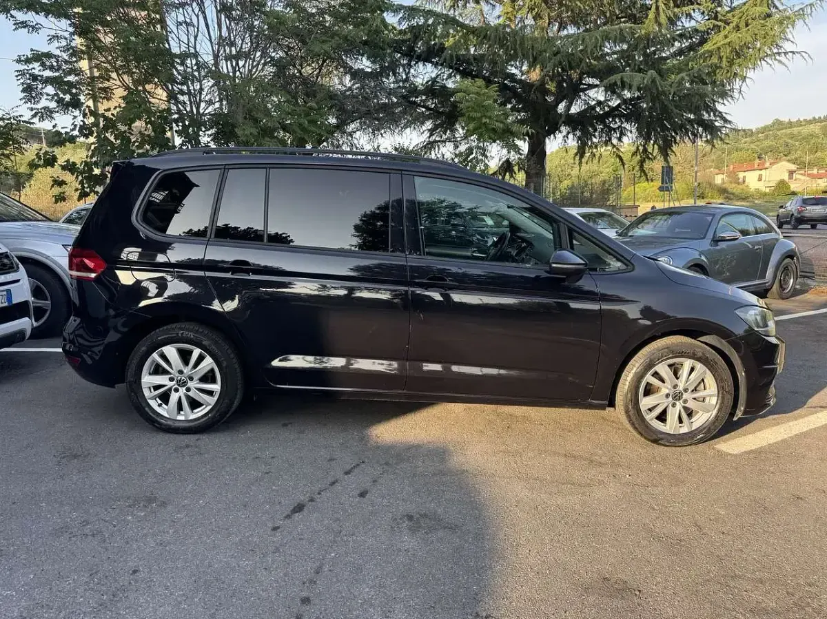 Usata VW Touran Comfortline 150 CV (110 kW) 2021 Nero Monovolume