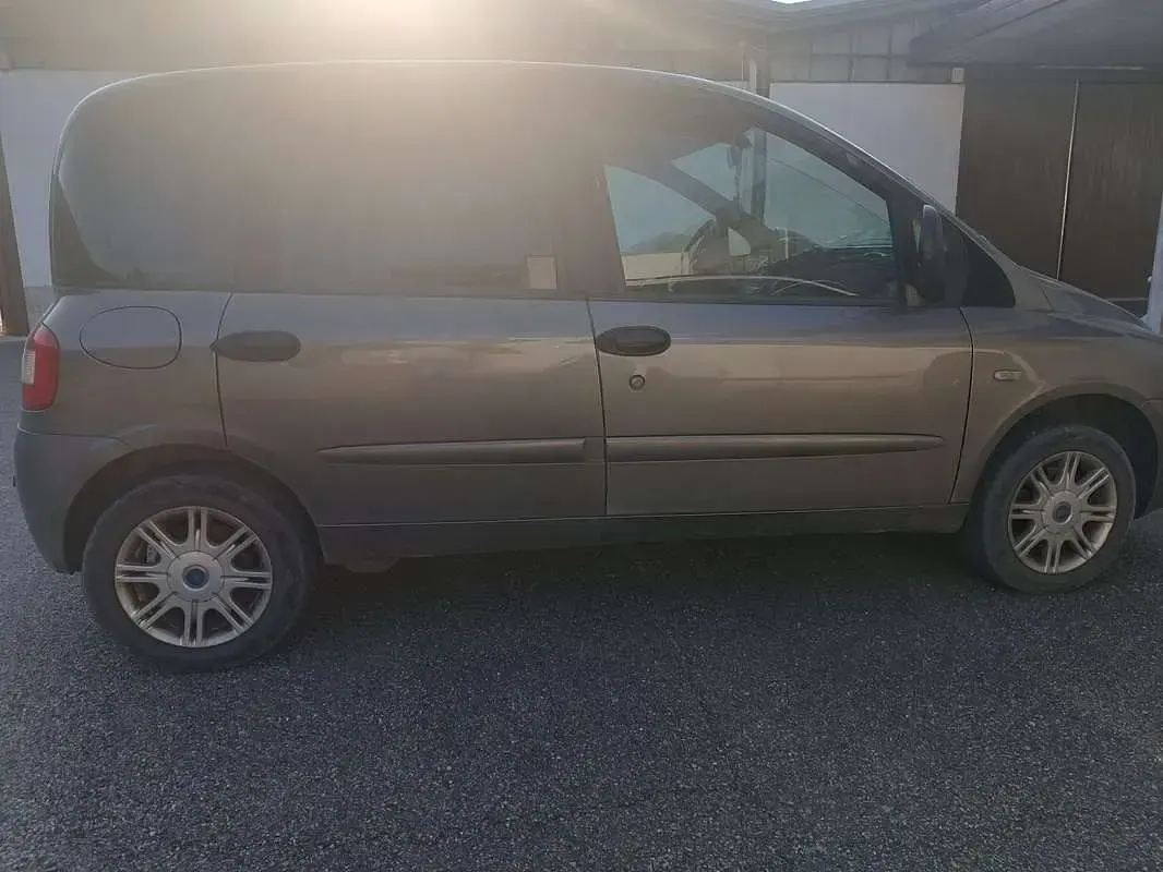 Usata Fiat Multipla Dynamic 103 CV (75 kW) 2007 Marrone Monovolume