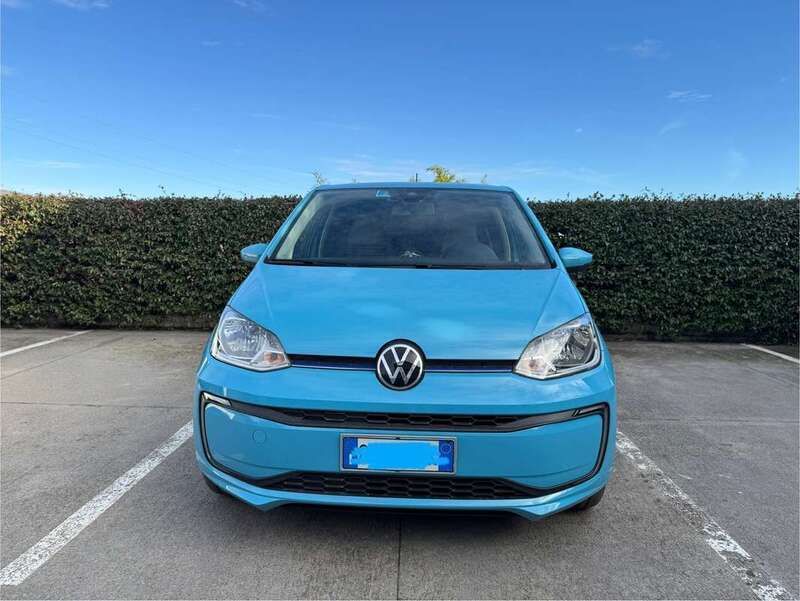 Blu/azzurro Usata 2020 VW e-up! Due volumi | 9950 € (Buon prezzo) - Immagine 1/4