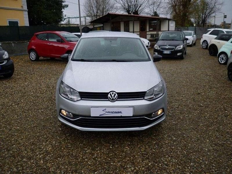 Argento Usata 2014 VW Polo Comfortline Tre volumi | 6890 € (Buon prezzo) - Immagine 1/4