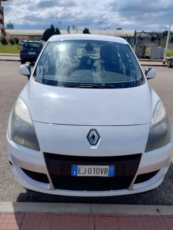 Usata Renault Scenic E-Tech Dynamique 110 CV (80 kW) 2011 Bianco Monovolume