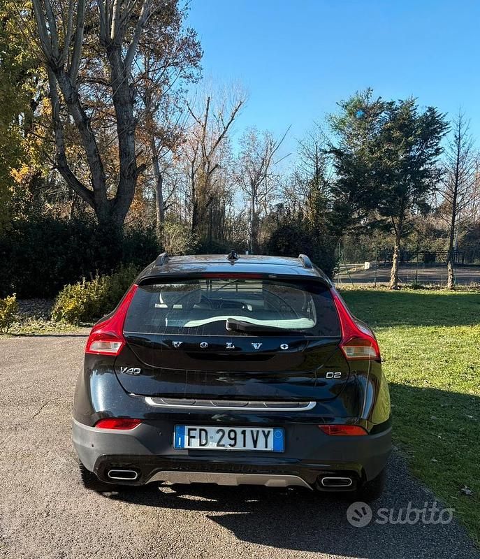 Usata Volvo V40 CC Business Edition 120 CV (88 kW) 2016 Nero Station wagon