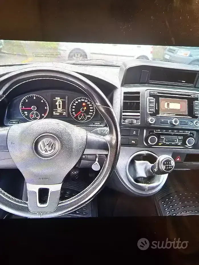 Usata VW Caravelle 2010 Grigio Furgone