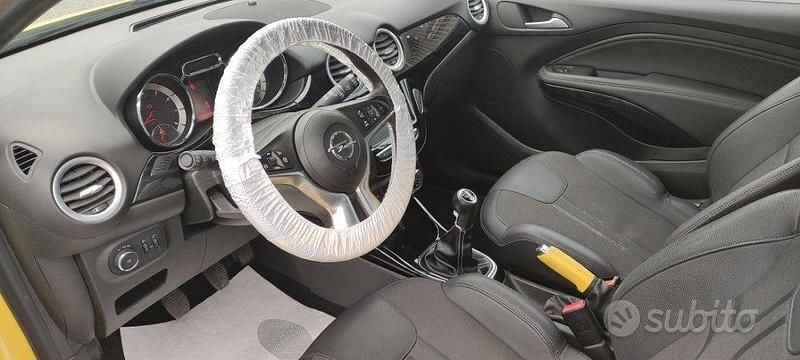 Usata Opel Adam Glam 70 CV (51 kW) 2017 Giallo pastello Utilitaria