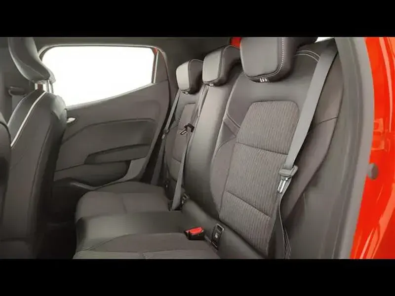 Usata Renault Clio Intens 140 CV (102 kW) 2022 Utilitaria