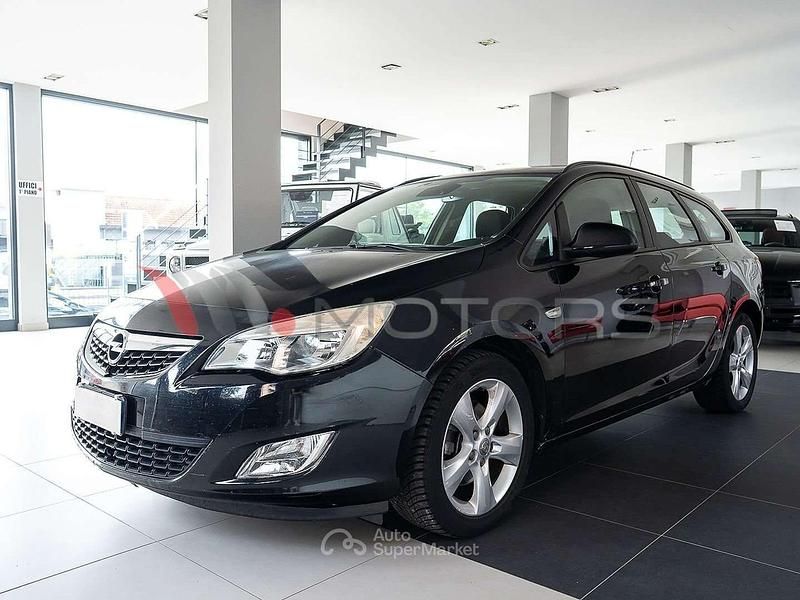Usata Opel Astra 110 CV (80 kW) 2011 Nero Station wagon