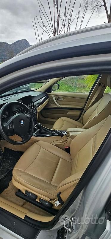 Usata BMW 320 Efficient Dynamics 183 CV (134 kW) 2011 Grigio Station wagon