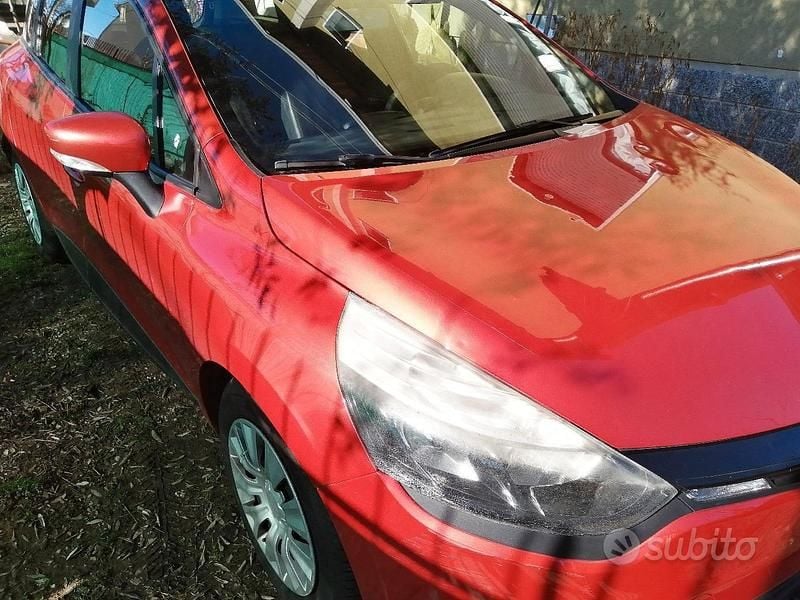 Usata Renault Clio GrandTour 75 CV (55 kW) 2013 Rosso Station wagon