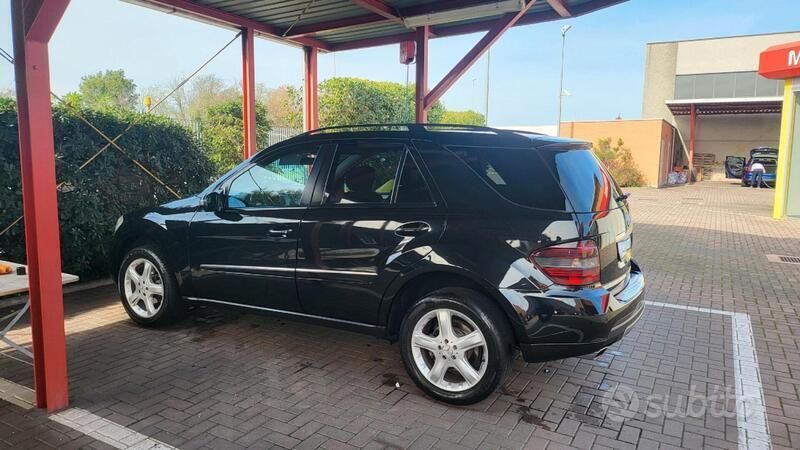 Nero Usata 2005 Mercedes ML320 SUV | 7000 € (Cara) - Immagine 1/2