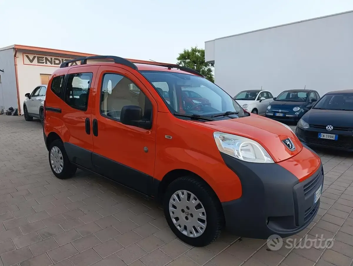 Usata Peugeot Bipper 68 CV (50 kW) 2011 Arancione Monovolume