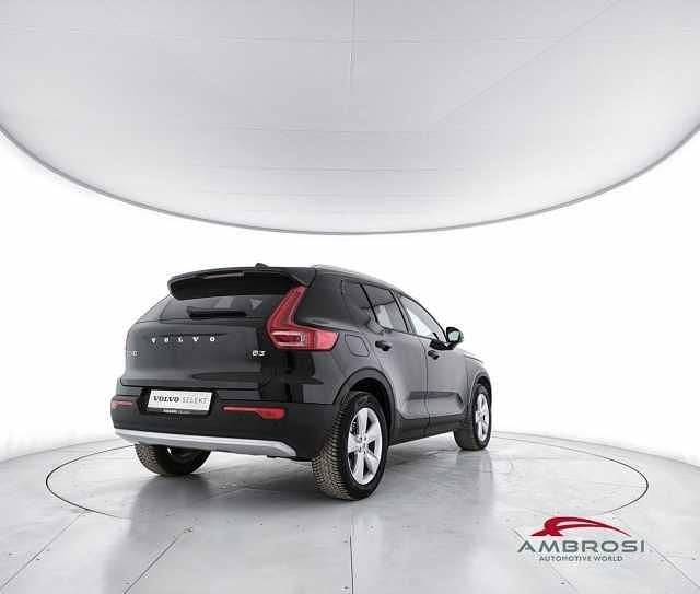 Begagnad Volvo XC40 Core 163 HK (119 kW) 2025 Svart SUV
