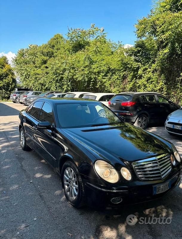 Usata Mercedes E220 Elegance 170 CV (125 kW) 2006 Nero Berlina
