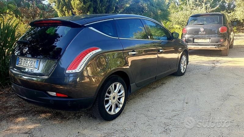 Gebraucht Lancia Delta 120 PS (88 kW) 2014 Grau Kleinwagen