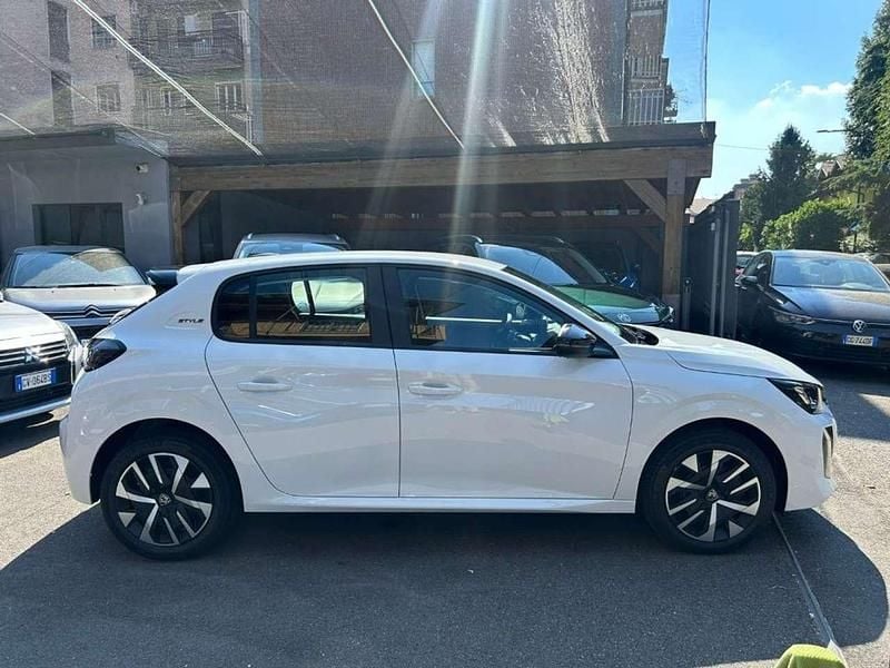 Nuova Peugeot 208 Style 101 CV (74 kW) 2025 Bianco Utilitaria