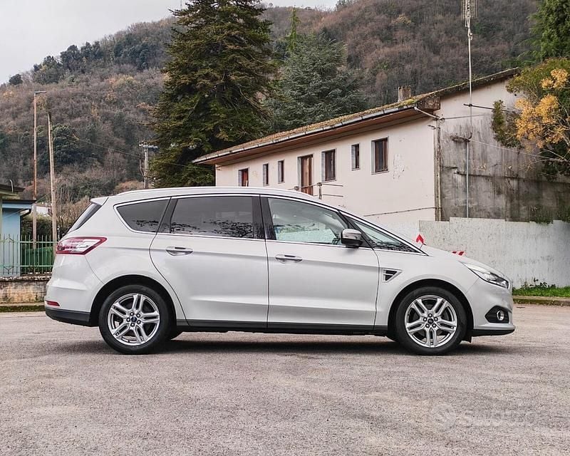 Usata Ford S-MAX Titanium 150 CV (110 kW) 2018 Grigio Monovolume