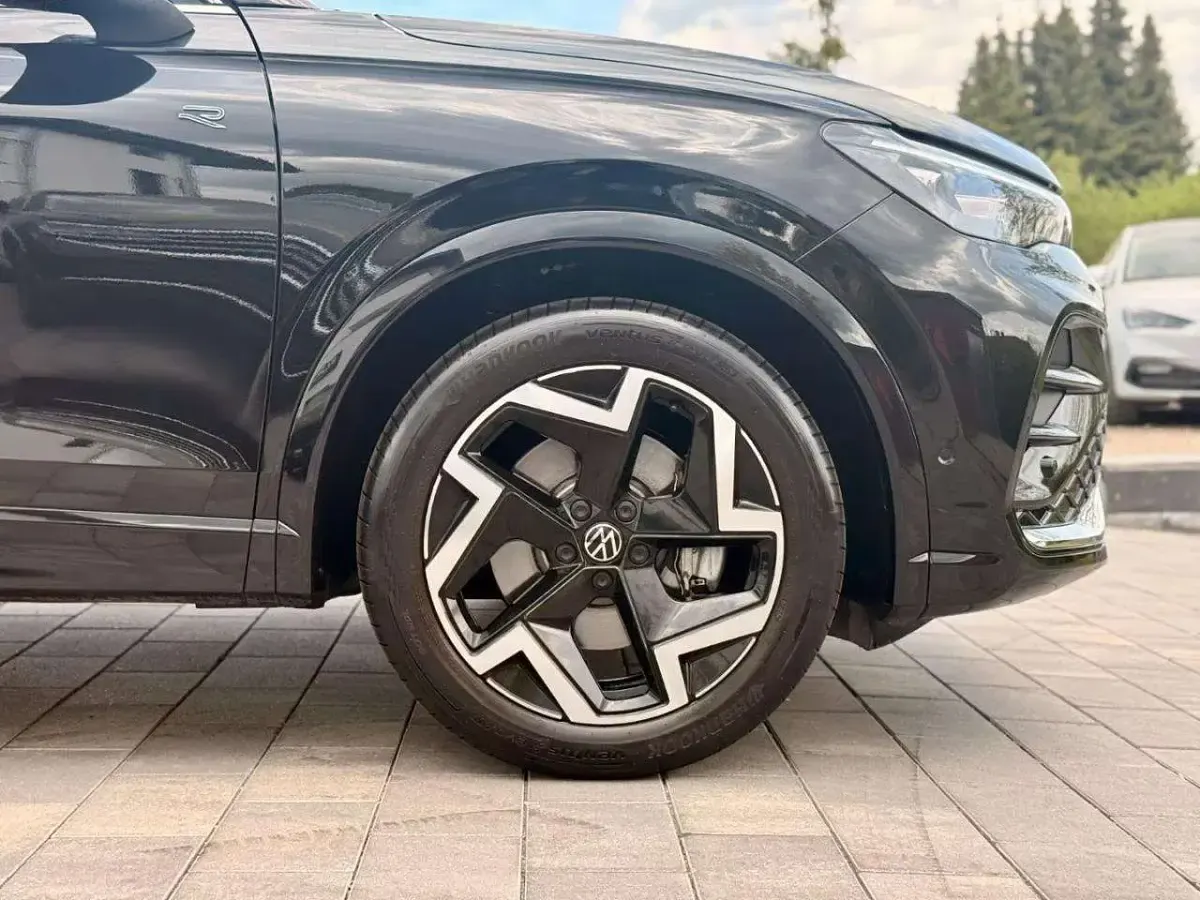 Usata VW Tiguan R-line 150 CV (110 kW) 2025 Nero SUV