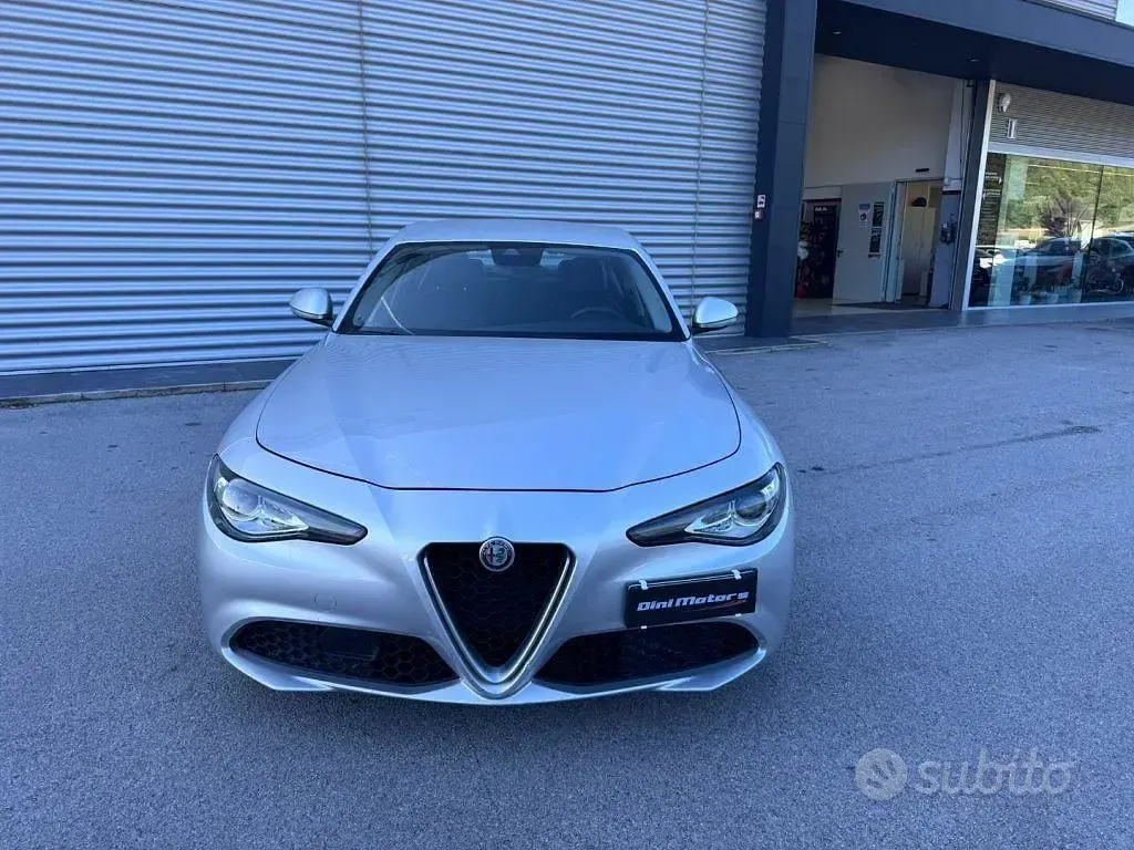 Usata Alfa Romeo Giulia 150 CV (110 kW) 2017 Grigio Berlina