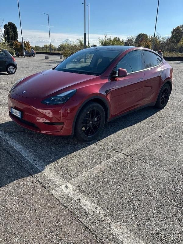 Rosso Usata 2022 Tesla Model Y RWD SUV | 31.900 € (Buon prezzo) - Immagine 1/4
