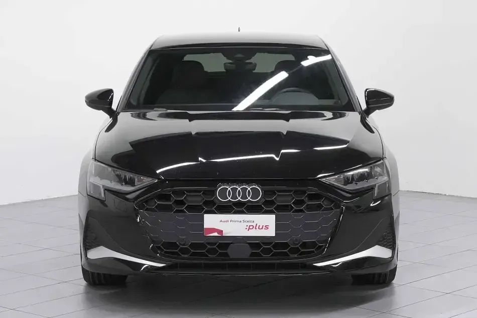 Begagnad Audi A3 Advanced Plus 116 HK (85 kW) 2025 Svart Sedan