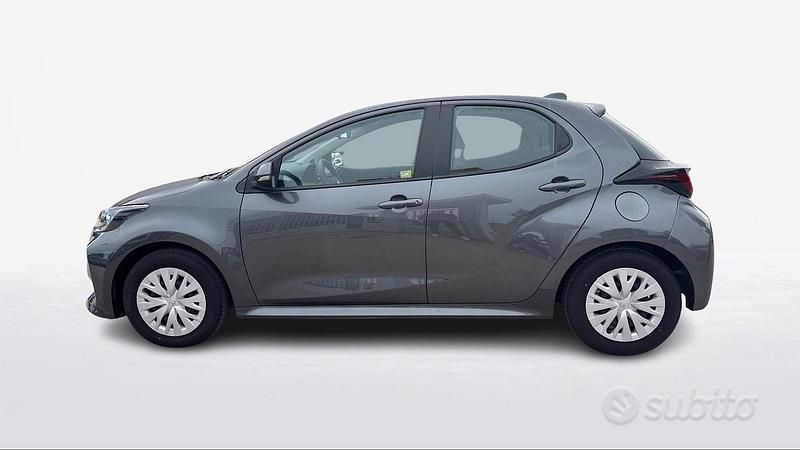 Usata Toyota Yaris Active 72 CV (52 kW) 2022 Grigio Berlina