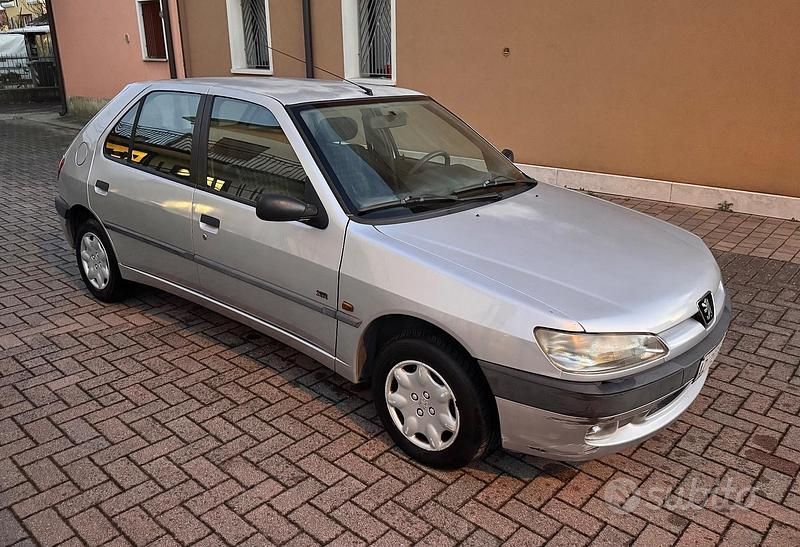 Usata Peugeot 306 75 CV (55 kW) 1997 Grigio Berlina