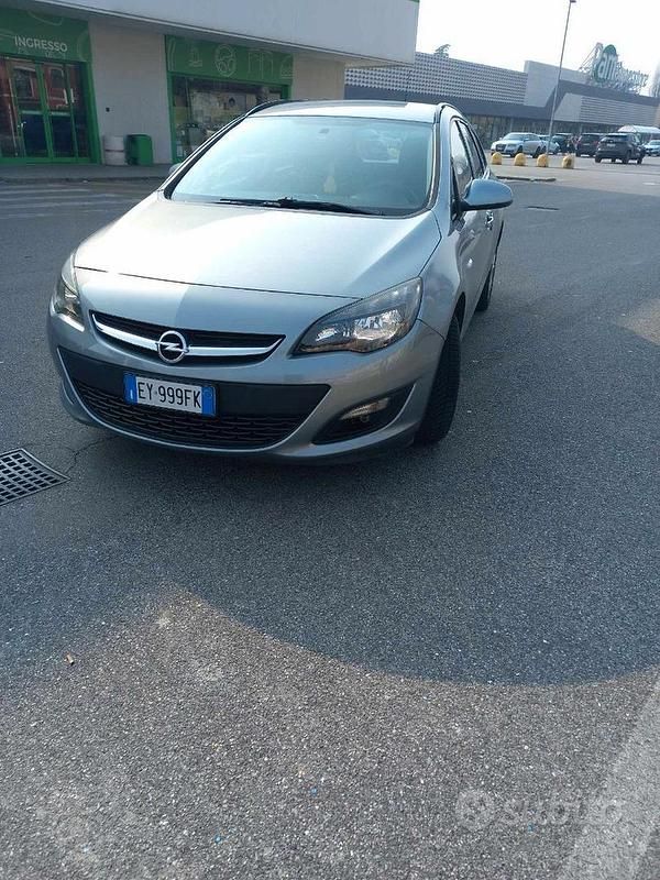 Usata Opel Astra 82 CV (60 kW) 2014 Berlina