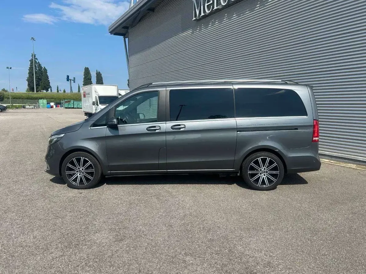Usata Mercedes V250 Premium 190 CV (139 kW) 2021 Grigio Monovolume