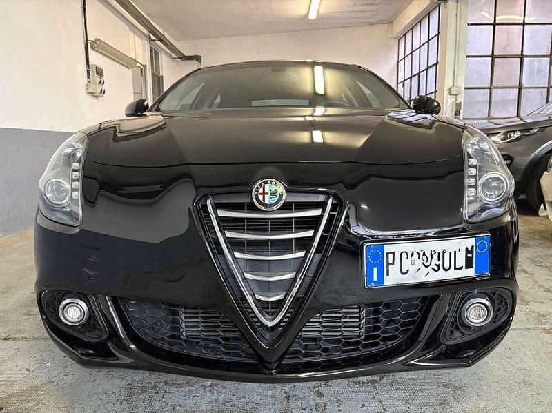 Nero Usata 2016 Alfa Romeo Giulietta Distinctive Tre volumi | 14.300 € (Cara) - Immagine 1/4
