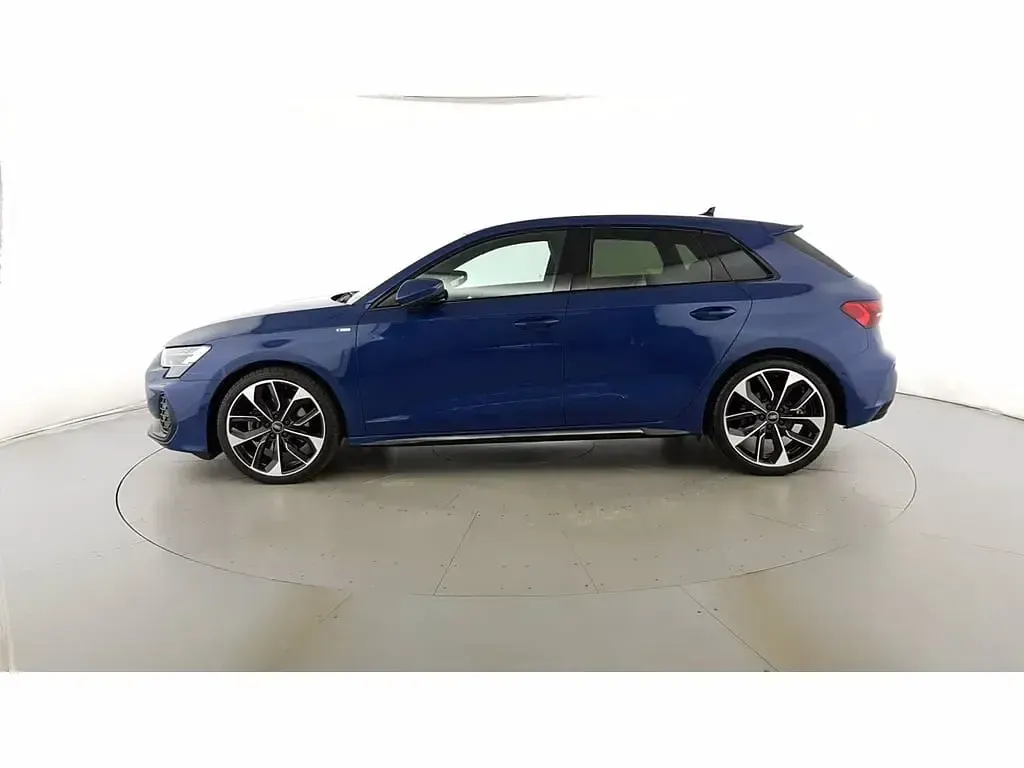 Usata Audi A3 Sportback S-Line 150 CV (110 kW) 2025 Blu ascari Utilitaria