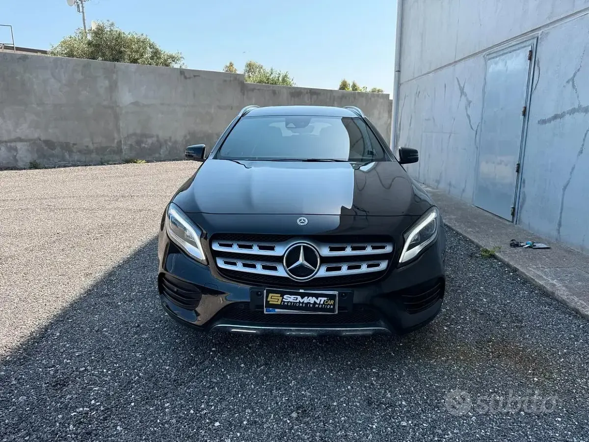Usata Mercedes GLA200 AMG line 136 CV (100 kW) 2019 Nero SUV